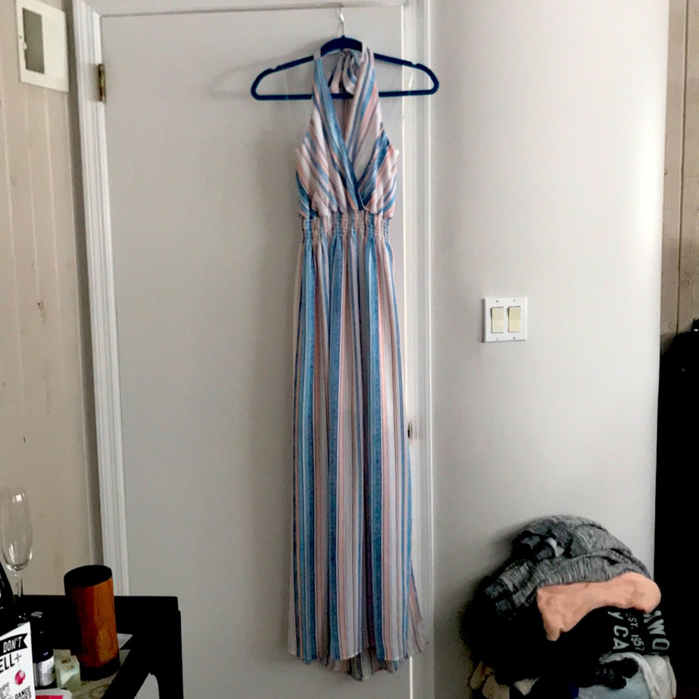 Cute maxi dress with beautiful colors!